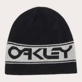 OAKLEY TNP Wendbare Mütze in Schwarz, Freizeitbekleidung, beidseitig tragbar, aus weichem Material, zeigt das OAKLEY Logo.
