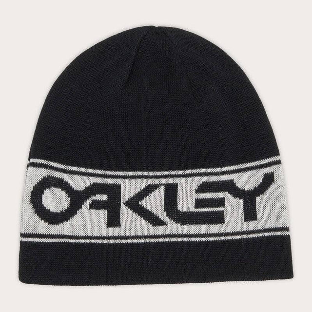 OAKLEY TNP Wendbare Mütze in Schwarz, Freizeitbekleidung, beidseitig tragbar, aus weichem Material, zeigt das OAKLEY Logo.