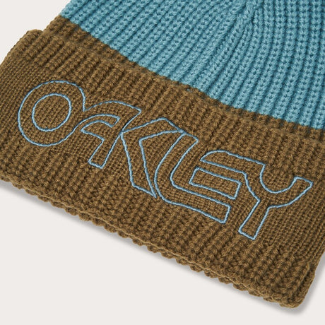 OAKLEY TNP Deep Cuff Beanie in Grün, kuschelige Freizeitmütze aus weichem Material, ideal für kalte Tage.