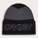 Schwarze OAKLEY TNP Mütze mit tiefem Umschlag, Freizeitbekleidung, stilvoll und bequem für kühle Tage.