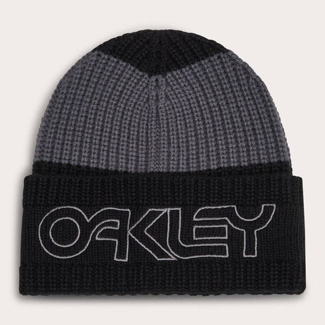 Schwarze OAKLEY TNP Mütze mit tiefem Umschlag, Freizeitbekleidung, stilvoll und bequem für kühle Tage.