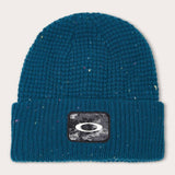 Blaue OAKLEY Ellipse Patch Waffle Mütze aus Freizeitbekleidung, mit Logo-Patch und Waffelmuster, flauschiges Material.