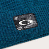OAKLEY Ellipse Patch Waffle Mütze in Blau, bequeme Freizeitbekleidung aus Waffelmuster mit OAKLEY Logo.