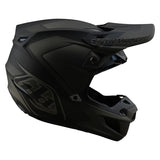 Schwarzer Troy Lee Designs Se5 Composite Mono Motocrosshelm mit belüftetem Design und visier, auf weißem Hintergrund fotografiert.