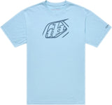 Troy Lee Designs Badge T-Shirt in Dawn Blau, bequeme Freizeitbekleidung mit TLD-Logo, sichtbar auf dem Bild.