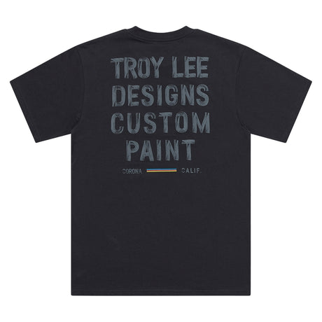Schwarzes Troy Lee Designs Paint Shop T-Shirt, Freizeitbekleidung, weiches Baumwollmaterial, liegt flach auf einem weißen Hintergrund.