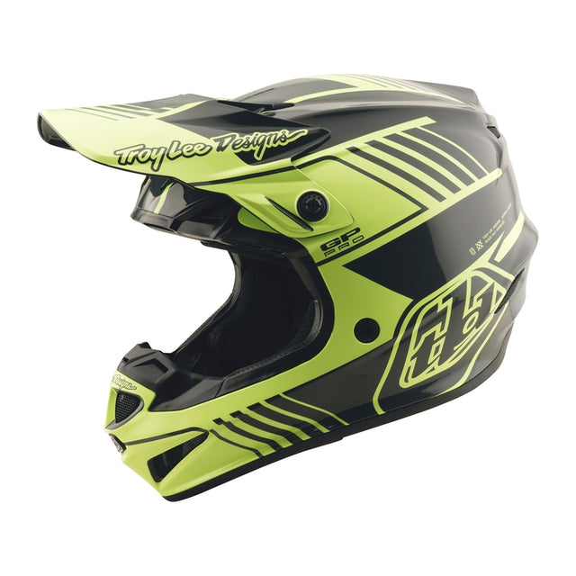 Troy Lee Designs GP Pro Segment Motocrosshelm in Gelb mit schützender Visier und Belüftungsöffnungen, auf einem schwarzen Hintergrund.