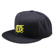 Troy Lee Designs Flat Bill Snapback Badge Cap in Navy, Freizeitbekleidung, zeigt das Cap-Design mit Markenlogo vorne.