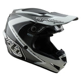 Motocrosshelm von TROY LEE DESIGNS in Grau und Weiß mit aerodynamischem Design und Visier für den Offroad-Einsatz.