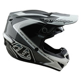 Motocrosshelm von Troy Lee Designs GP Shutter in Grau und Weiß, mit Schutzvisier und aerodynamischem Design.