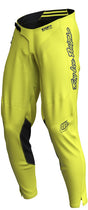 Troy Lee Designs GP Pro Mono MX-Hose in fluoreszierendem Gelb, strapazierfähiges Motorrad-Design, zeigt Details der Rennhose