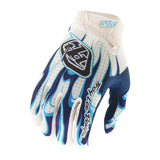 Troy Lee Designs Air Torched MX-Handschuhe in Weiß und Blau, atmungsaktiv mit Schutzmaterial und verstellbarem Verschluss.