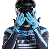 Troy Lee Designs Air Handschuhe Mono Smoke, MX-Handschuhe mit atmungsaktivem Design und schwarzen Farbe, Nahaufnahme
