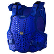 Troy Lee Designs Rockfight Ce Brustprotektor in Blau, schützender Protektor für den Radsport, auf einem neutralen Hintergrund.