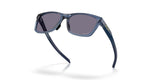 OAKLEY Paracord Sonnenbrille mit transparentem Abyss-Glas und Prizm Grau, sportliches Design, sichtbare Gläser und Rahmen.