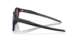 OAKLEY Shackle Sonnenbrille in mattem Schwarz mit Prizm Sapphire Gläsern, sportliches Design und UV-Schutz.