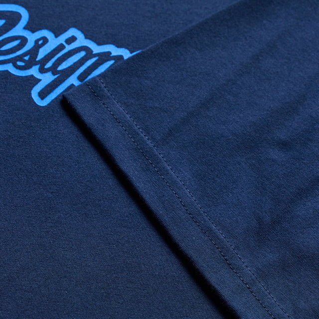 Troy Lee Designs Signature T-Shirt in Dunkelblau und Aero Blau, Freizeitbekleidung aus weicher Baumwolle, bequem und modisch.