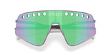 OAKLEY Sutro TI Sweep Sonnenbrillen mit poliertem Oil Slick Rahmen und Prizm Road Jade Linse, sportliches Design vor neutralem Hintergrund