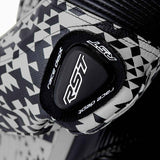 Schwarze und silberne RST Pro Series D3O Airbag Motorrad-Lederkombi, einteilig, mit Schutzpolsterung und perforiertem Leder.