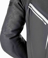 Schwarze und weiße RST S1 D3O Lederkombi für Motorrad, einteilig, aus Leder mit Schutzpolstern, frontalansicht