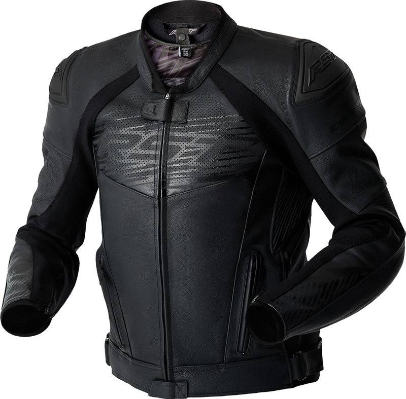 Schwarze RST Tractech Evo D3O Leder Motorradjacke, Tourenjacke mit Schutzdetails, auf einem Modell getragen.