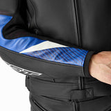 Schwarze und blaue RST Tractech Evo D3O Leder Motorradjacke für Touren, mit Protektoren und sportlichem Design.