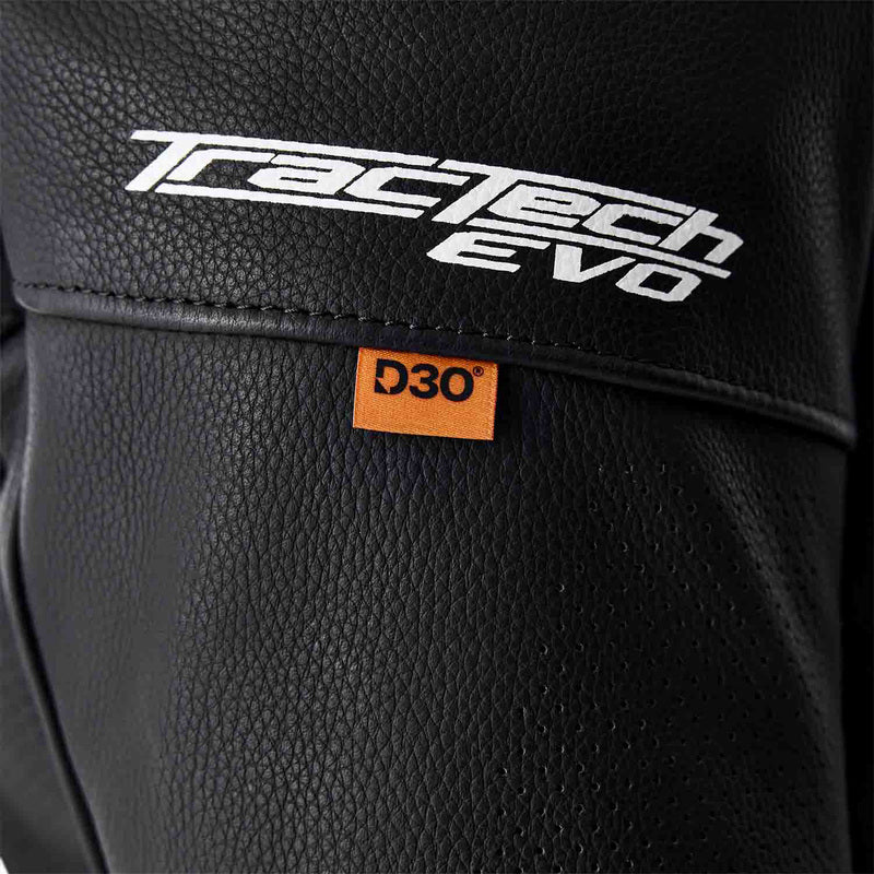 Schwarze und weiße RST Tractech Evo D3O Leder Motorradjacke für Touren, mit Protektoren und sportlichem Design.
