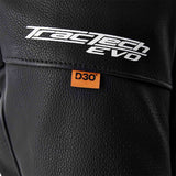Schwarze und weiße RST Tractech Evo D3O Leder Motorradjacke für Touren, mit Protektoren und sportlichem Design.