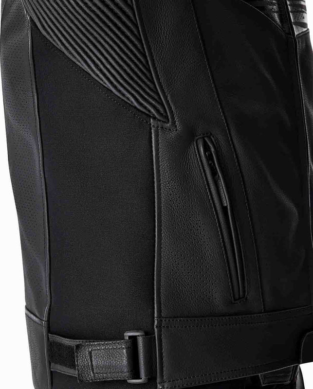 Schwarze und weiße RST Tractech Evo D3O Leder Motorradjacke, Jacken-Touring, detailreiche Nahaufnahme