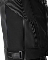 Schwarze und weiße RST Tractech Evo D3O Leder Motorradjacke, Jacken-Touring, detailreiche Nahaufnahme