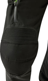 Schwarze RST Pro Series Paragon D3O Textilmotorradhose, Adventure-Typ, mit Schutzpolstern und reflektierenden Elementen.