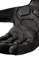 Schwarze RST Pro Series Vega Motorradhandschuhe aus Leder mit Schutzpolstern und knöchelverstärkungen.