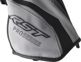 Schwarze und silberne RST Pro Series Vega Motorradhandschuhe aus Leder mit Knöchelschutz und atmungsaktivem Design.