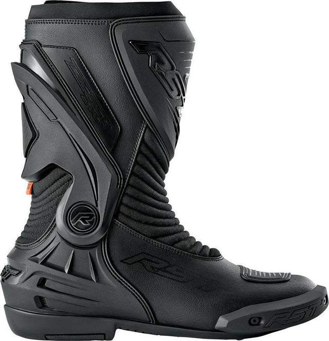 Schwarze RST TracTech Evo D3O wasserdichte Motorradstiefel, Racing-Stil, mit Schutzpolster, auf einem neutralen Hintergrund.