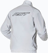 Reflektierende, wasserdichte Motorradjacke RST Night Rider in Silber, ideal für Regenfahrten, mit reflektierenden Details.