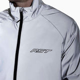 Regenbekleidung: RST Night Rider wasserdichte, reflektierende silberne Motorradjacke mit Regen- und Sichtschutz.