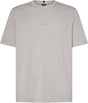 OAKLEY Stacked Flow T-Shirt in Cement, Freizeitbekleidung, bequemes Baumwollshirt mit Markenlogo auf der Vorderseite, casual Stil