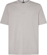 OAKLEY Stacked Flow T-Shirt in Cement, bequeme Freizeitbekleidung aus weichem Stoff, mit OAKLEY-Logo auf der Vorderseite.