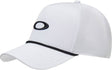 Weiße Oakley Ellipse Rope Cap, Freizeitbekleidung, mit gebogener Krempe und OAKLEY-Logo, auf einem neutralen Hintergrund.