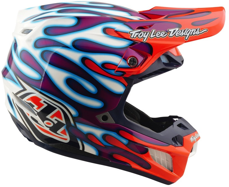 Troy Lee Designs Se5 Composite Mips Motocrosshelm in violett und weiß mit Overspray-Design, Schutzbrille und Belüftung.