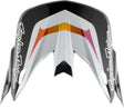 Troy Lee Designs Se5 Composite Motocrosshelmschirm in Schwarz, Helmzubehör, auf einem Helm montiert, schützt vor Sonne und Wind.