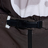 TROY LEE DESIGNS MX-Hose Se Pro Myth Dark Olivgrün mit Pumice-Farbdetails, robuste Motorradhose für Motocross.