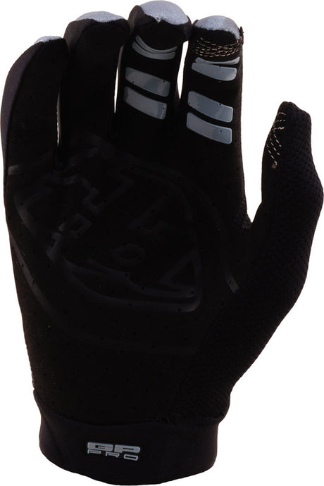 Troy Lee Designs GP Pro Framework MX-Handschuhe aus Carbon und Grau, mit robustem Material und flexiblen Handgelenkverschluss.