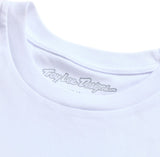Weißes TROY LEE DESIGNS Freitagabend T-Shirt für Freizeitbekleidung, bequemes Design, Frontansicht.
