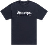 Troy Lee Designs Repeat T-Shirt in Schwarz, Freizeitbekleidung, bequemes T-Shirt mit Logo-Print, auf weißem Hintergrund.