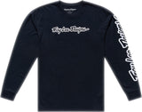 Troy Lee Designs Long Sleeve Signature T-Shirt in Schwarz, Freizeitbekleidung mit stilvollem Design, auf einem weißen Hintergrund.