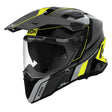 Airoh Commander 2 Endurohelm in mattschwarz, grau und fluoreszierendes Gelb mit Visier und Belüftungsöffnungen.