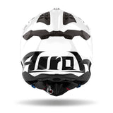 Weißer Airoh Aviator 3 FIM Motocrosshelm mit aerodynamischem Design und Visier, für sicheren Motorradsport.