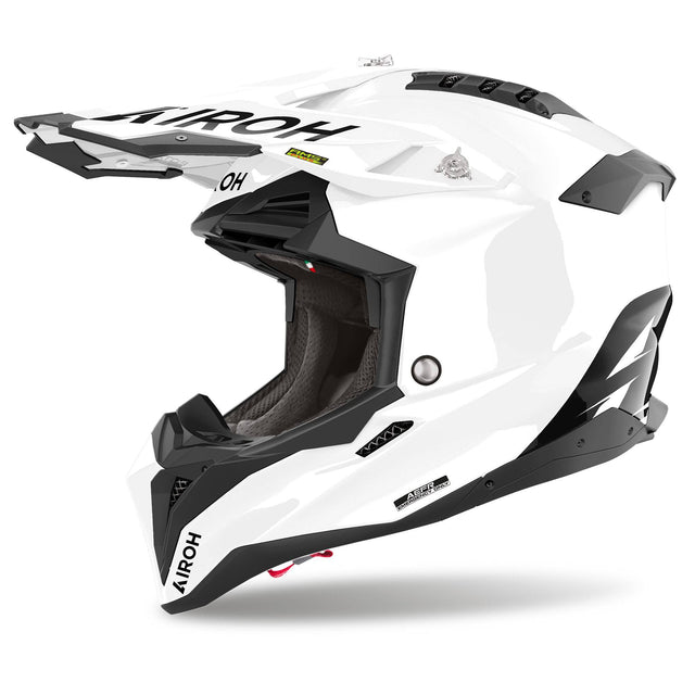 Weißer Airoh Aviator 3 Motocrosshelm mit Visier und Belüftungsöffnungen, leichter Schutzhelm für Offroad-Fahrten.