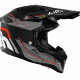 Airoh Aviator 3 Leader Motocrosshelm in matt-schwarz mit grauen und orange-fluoreszierenden Akzenten, vollständiges Design sichtbar